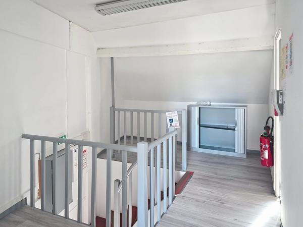 Vente                                                      Bureau
                        
                     5 pièces                      150 m2                     à Laon