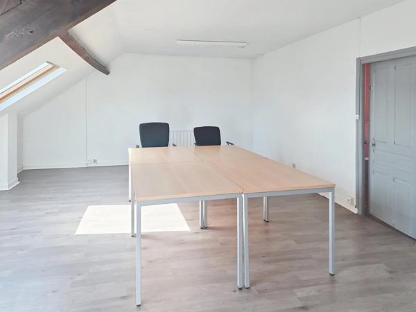 Vente                                                      Bureau
                        
                     5 pièces                      150 m2                     à Laon