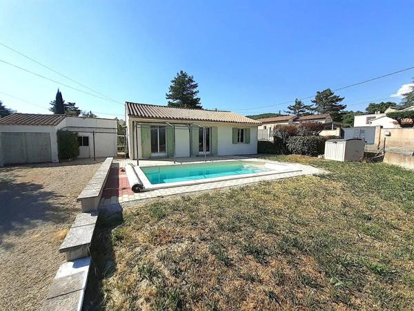 À vendre : maison de plain-pied de 84 m² avec piscine et jardin clos de 556 m² à Gargas, au cœur du Luberon