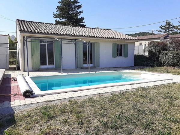 À vendre : maison de plain-pied de 84 m² avec piscine et jardin clos de 556 m² à Gargas, au cœur du Luberon