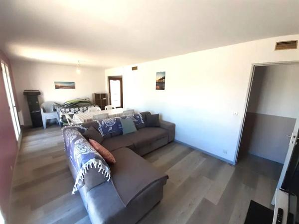 À vendre : maison de plain-pied de 84 m² avec piscine et jardin clos de 556 m² à Gargas, au cœur du Luberon
