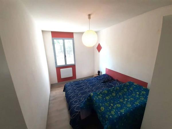 À vendre : maison de plain-pied de 84 m² avec piscine et jardin clos de 556 m² à Gargas, au cœur du Luberon