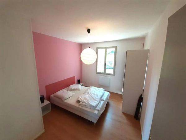 À vendre : maison de plain-pied de 84 m² avec piscine et jardin clos de 556 m² à Gargas, au cœur du Luberon