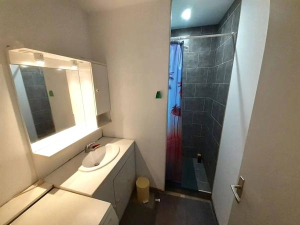 À vendre : maison de plain-pied de 84 m² avec piscine et jardin clos de 556 m² à Gargas, au cœur du Luberon