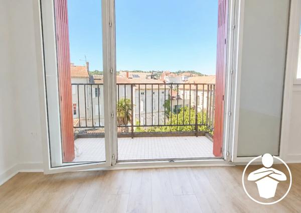 Vente                                                      Appartement
                        
                     2 pièces                      55 m2                     à Agen