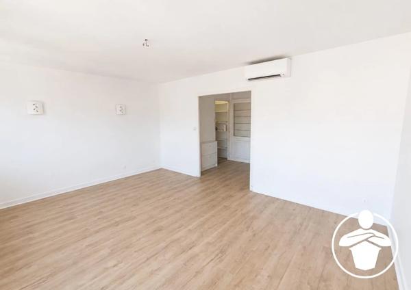 Vente                                                      Appartement
                        
                     2 pièces                      55 m2                     à Agen