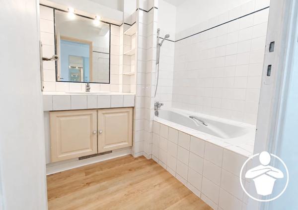 Vente                                                      Appartement
                        
                     2 pièces                      55 m2                     à Agen