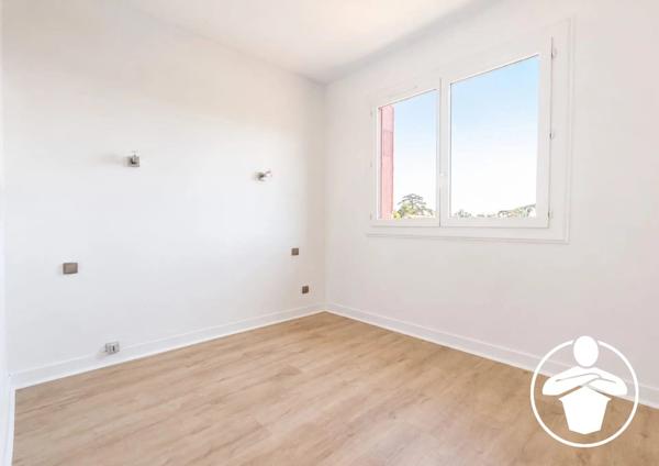 Vente                                                      Appartement
                        
                     2 pièces                      55 m2                     à Agen