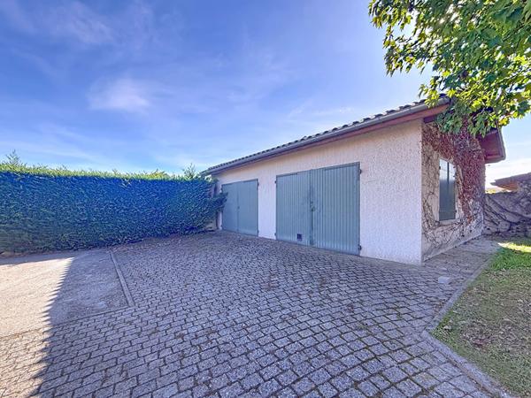 Maison familiale de 110 m2, 3 chambres, centre ville avec dépendances, garage terrain de 1335 m2 constructible