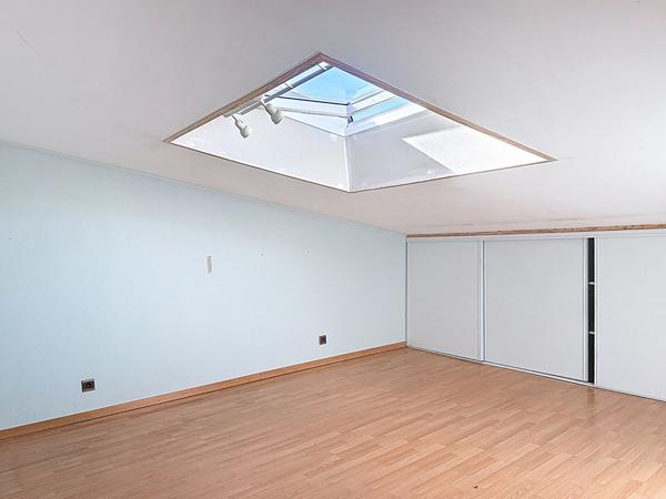 Maison familiale de 110 m2, 3 chambres, centre ville avec dépendances, garage terrain de 1335 m2 constructible