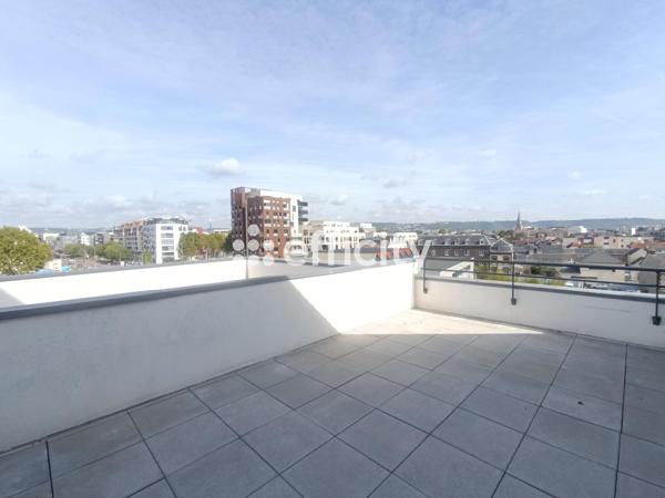 Appartement
         4 pièces
        - 92 m² 270 000 € *