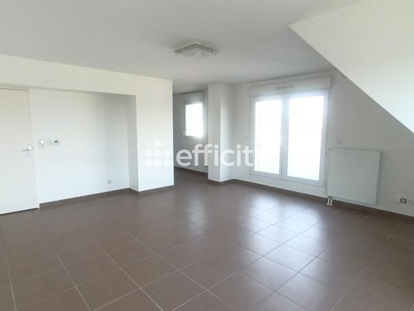 Appartement
         4 pièces
        - 92 m² 270 000 € *