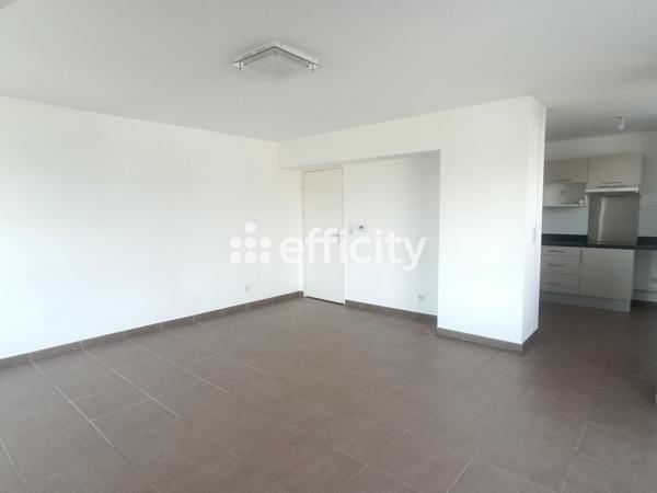 Appartement
         4 pièces
        - 92 m² 270 000 € *