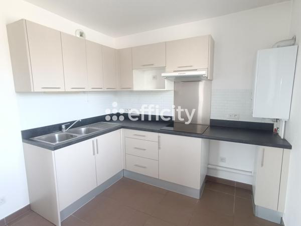 Appartement
         4 pièces
        - 92 m² 270 000 € *