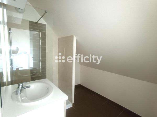 Appartement
         4 pièces
        - 92 m² 270 000 € *