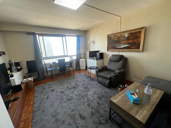 Très bonne rentabilité locative - Appartement très lumineux au 10 ème étage à Courbevoie 3 pièce(s) 51 m2