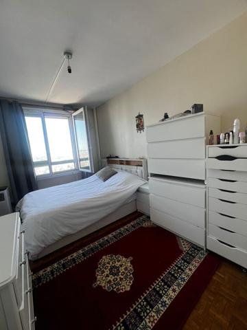 Très bonne rentabilité locative - Appartement très lumineux au 10 ème étage à Courbevoie 3 pièce(s) 51 m2