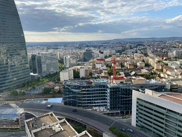 Très bonne rentabilité locative - Appartement très lumineux au 10 ème étage à Courbevoie 3 pièce(s) 51 m2