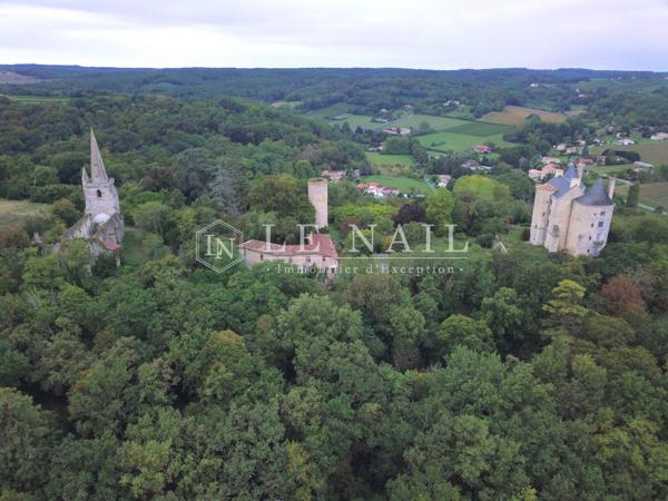 Château du XIIIe siècle, Monument Historique, à restaurer dans le Lot-et-Garonne