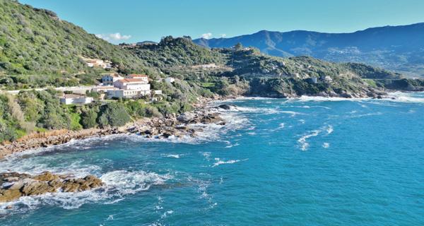 30 minutes d'AJACCIO - Immeuble de 6 appartements pieds dans l'eau Ajaccio (20000)