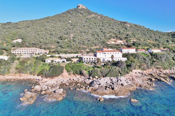 30 minutes d'AJACCIO - Immeuble de 6 appartements pieds dans l'eau Ajaccio (20000)