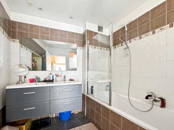 APPARTEMENT ANCIEN POISSY - 6 pièce(s) - 104.70 m2