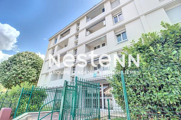 Appartement T4 - 2 chambres - 2 Balcons, Cave et Parking privé - Copropriété rénovée et clôturée - Secteur RAFOUR - 69500 BRON