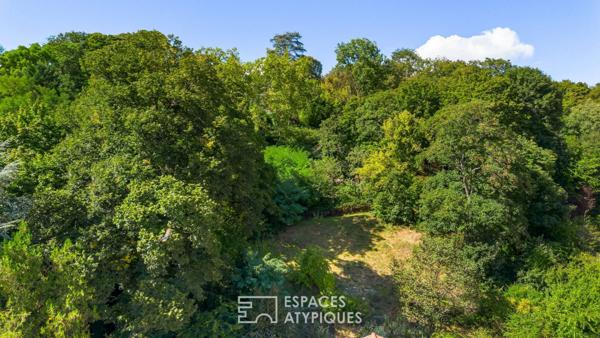Anciennes écuries rénovées par architecte avec jardin bucolique et piscine proche île-Barbe