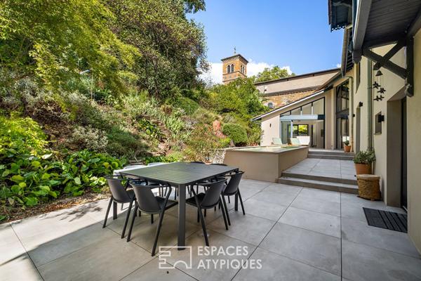 Anciennes écuries rénovées par architecte avec jardin bucolique et piscine proche île-Barbe