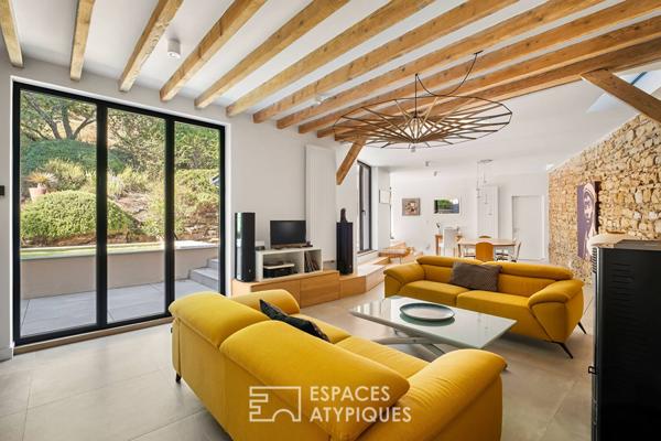 Anciennes écuries rénovées par architecte avec jardin bucolique et piscine proche île-Barbe