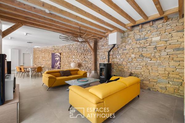 Anciennes écuries rénovées par architecte avec jardin bucolique et piscine proche île-Barbe