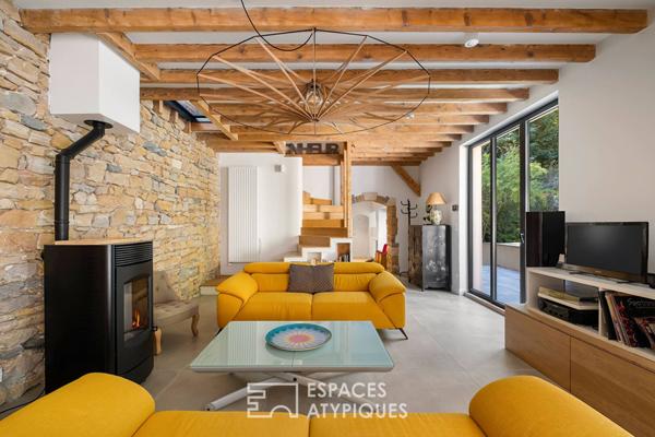 Anciennes écuries rénovées par architecte avec jardin bucolique et piscine proche île-Barbe