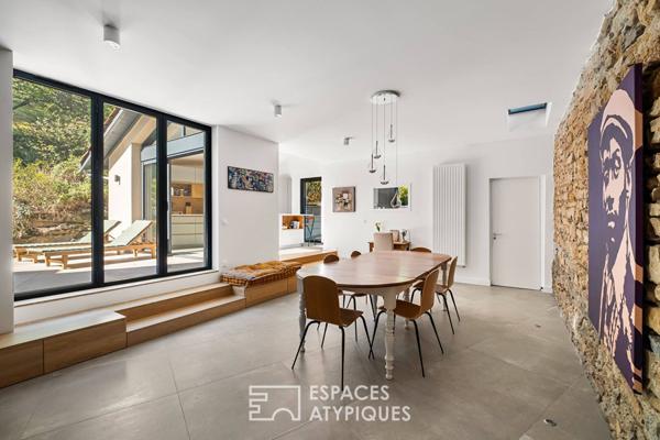 Anciennes écuries rénovées par architecte avec jardin bucolique et piscine proche île-Barbe