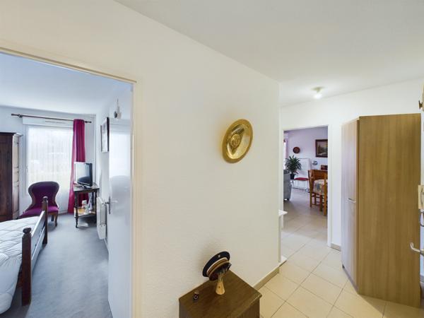 Appartement en rez de jardin avec terrasse et parking