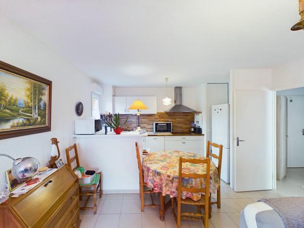 Appartement en rez de jardin avec terrasse et parking