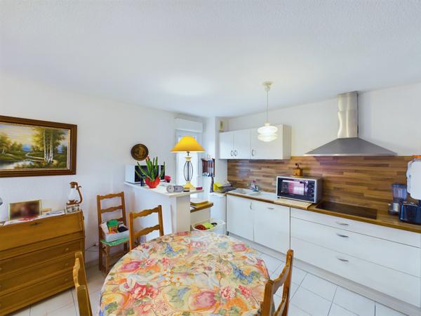 Appartement en rez de jardin avec terrasse et parking