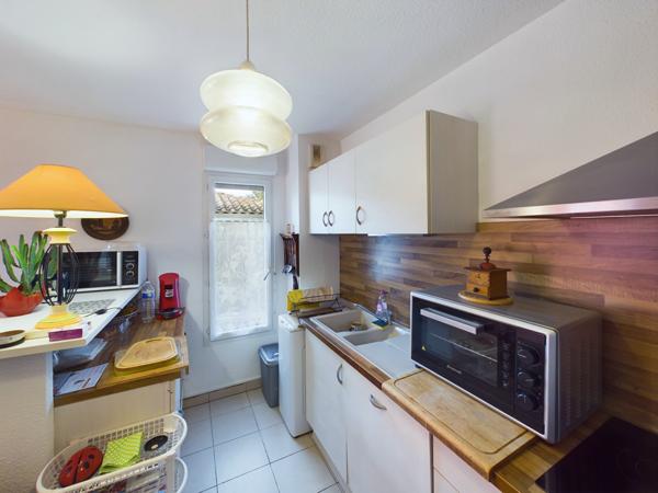 Appartement en rez de jardin avec terrasse et parking