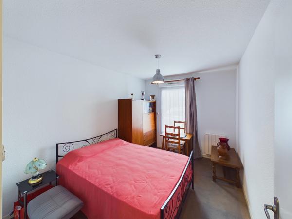 Appartement en rez de jardin avec terrasse et parking