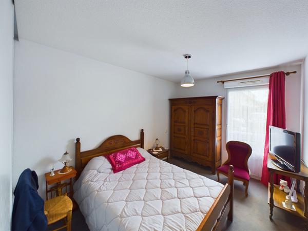 Appartement en rez de jardin avec terrasse et parking