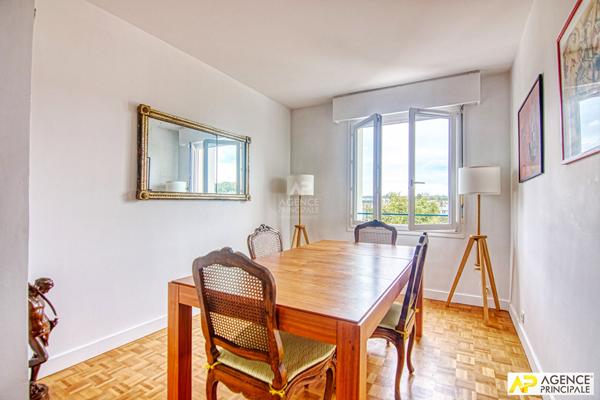 Versailles Notre-Dame Boulevard de la Reine Appartement 5 pièces 103 m² situé au 5ème et dernier étage avec ascenseur, cave et parking en sous-sol €795 000 ** - Référence 25545