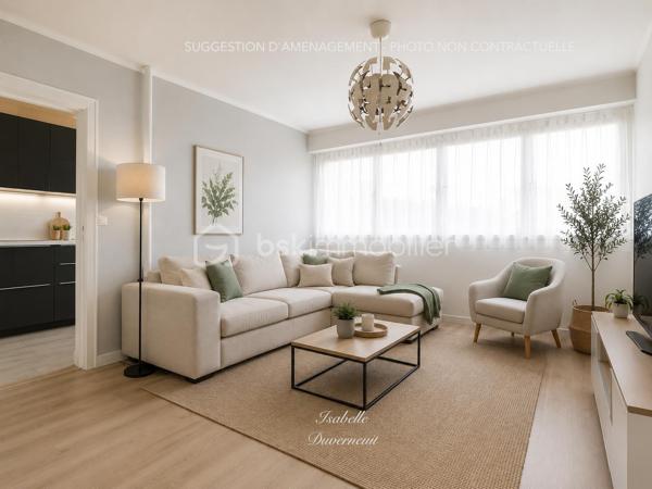 À seulement 300 mètres du RER A de Bry-sur-Marne, découvrez cet appartement 3 pièces de 67,96 m² loi Carrez, situé au 2em étage sur 4 sans ascenseur d'une résidence sécurisée et entourée d'un agréable environnement arboré.

Avec ses beaux volumes bien répartis et ses deux chambres, cet appartement offre une base idéale pour créer un intérieur à votre image. 

Il se compose d'une entrée avec placard, d'un séjour lumineux d'environ 23 m², d'une cuisine indépendante aménagée, d'une buanderie, de deux chambres, dont une de près de 14m², d'une salle d'eau et de WC indépendants. 

Les fenêtres en triple vitrage posées en 2015 apportent un véritable confort au quotidien, tant sur le plan thermique avec un DPE classe C, qu'acoustique.

La résidence est sécurisée par digicode et prochainement complétée par la pose d'un interphone avec caméra. 

Une place de stationnement extérieure, sécurisée et privative complète ce bien. 

Les + du bien

• RER A à seulement 300 m
• 67,96 m² loi Carrez
• 2 chambres
• Séjour de près de 23 m²
• Triple vitrage
• DPE C
• Buanderie
• WC indépendants
• Parking extérieur sécurisé
• Espace jeu pour les enfants 
• Résidence sécurisée 
• Belle possibilité de personnalisation
• Aucun travaux de copropriété à prévoir à ce jour 

Charges de copropriété : 235 €/mois
Taxe foncière : 1 151 €/an
Chauffage collectif

📍 Un appartement idéalement situé qui ne demande qu'à retrouver tout son potentiel et à accueillir une nouvelle histoire.

📩 Je vous invite à venir le découvrir et à imaginer ce que vous pourriez en faire.

**Visite sur RDV. Le professionnel de l'immobilier est soumis à une obligation d'identification et de vérification de l'identité de son client. C'est l'article 561-1 du COMOFI (Code Monétaire et Financier) qui met en place cette obligation.**
**Vente sous réserve de vérification du financement de l'acquéreur **