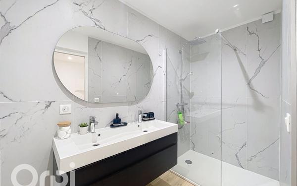 Appartement à vendre    3 pièces • 80,01 m2 Saint-Raphaël