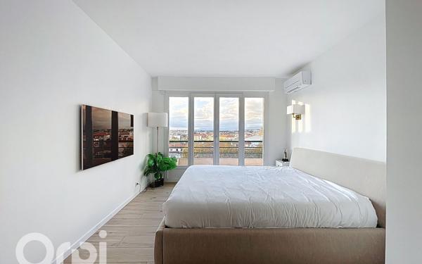 Appartement à vendre    3 pièces • 80,01 m2 Saint-Raphaël