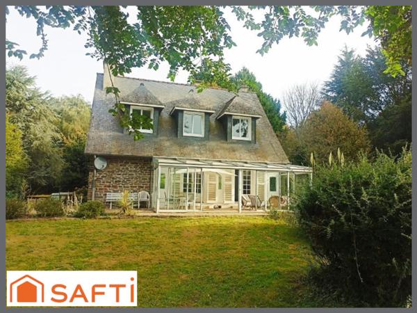 Maison de famille cossue, dépendance  en campagne avec 6600 m 2 de parc arboré, aux portes de Hede.