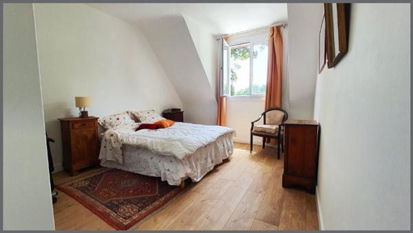 Maison de famille cossue, dépendance  en campagne avec 6600 m 2 de parc arboré, aux portes de Hede.