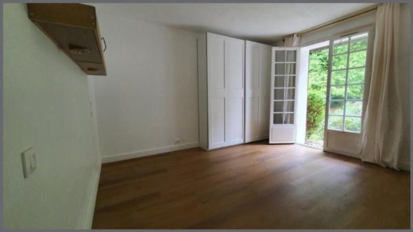 Maison de famille cossue, dépendance  en campagne avec 6600 m 2 de parc arboré, aux portes de Hede.