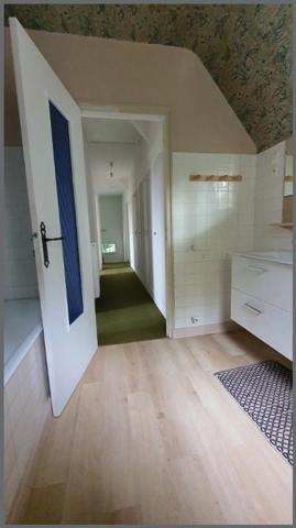 Maison de famille cossue, dépendance  en campagne avec 6600 m 2 de parc arboré, aux portes de Hede.