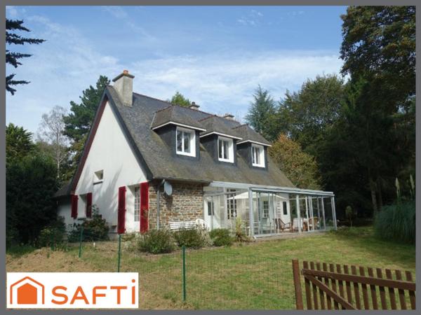 Maison de famille cossue, dépendance  en campagne avec 6600 m 2 de parc arboré, aux portes de Hede.