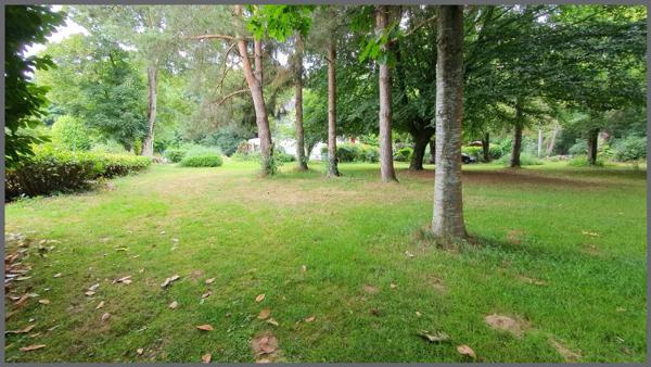 Maison de famille cossue, dépendance  en campagne avec 6600 m 2 de parc arboré, aux portes de Hede.