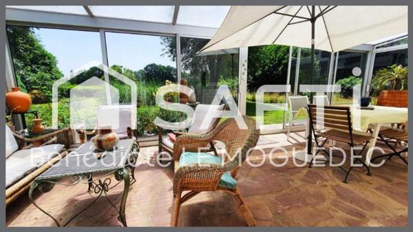 Maison de famille cossue, dépendance  en campagne avec 6600 m 2 de parc arboré, aux portes de Hede.